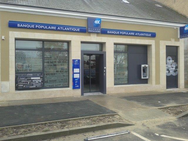 Ensemble façade banque | Servi-Loire
